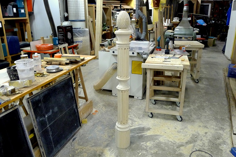 Trappaal van Yellow Poplar met dennenappel